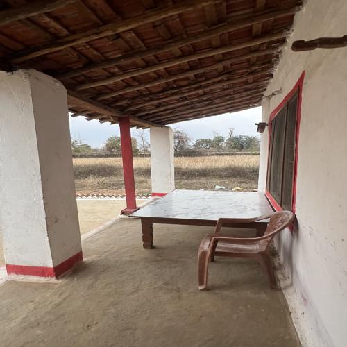 Little Nest, Janwar